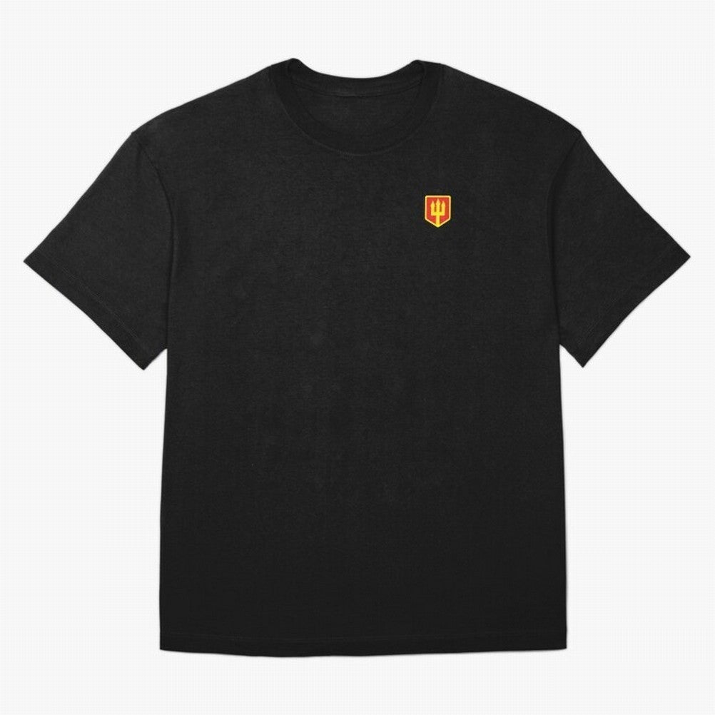 Manchester United Minimal Badge Oversized T-Shirt Turn Football Passion into FIFA World Cup 2026 USA Canada Mexico Spirit, with Brazil, Portugal and Argentina, Haaland, Stadium Memories, Football Loyalty, International Chants and Championship